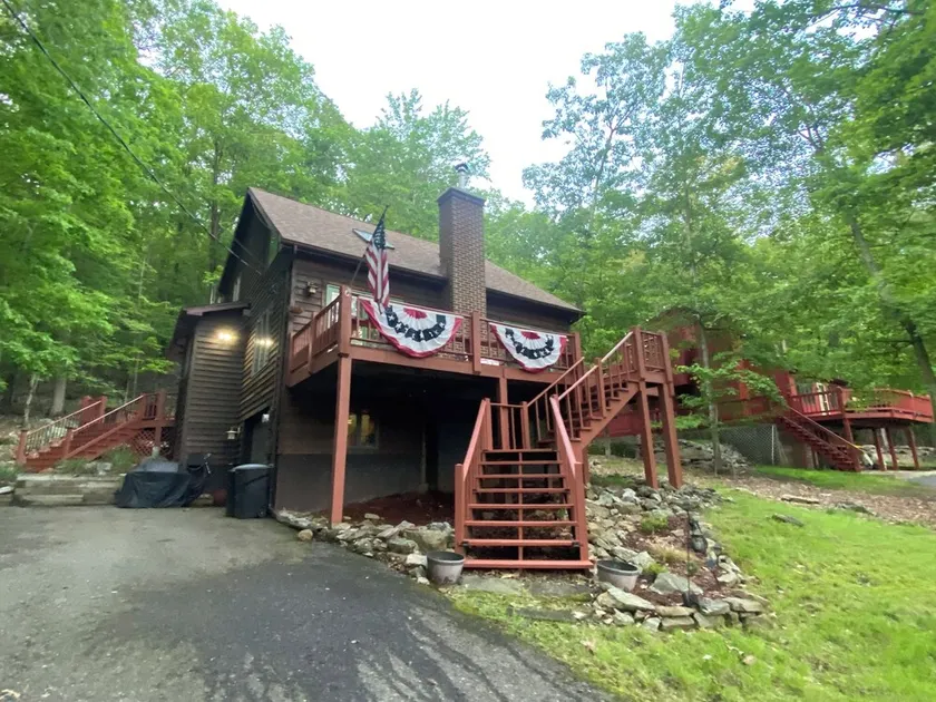 Eagle Rock Resort 1 Block from the Lake ONLY EAGLE ROCK MEMBERS MAY RENT - Image 1