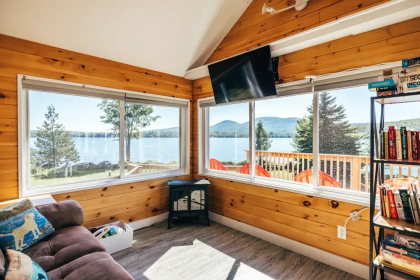 Lakefront Stunning Home, only 30 min to Sugarloaf! - Image 1