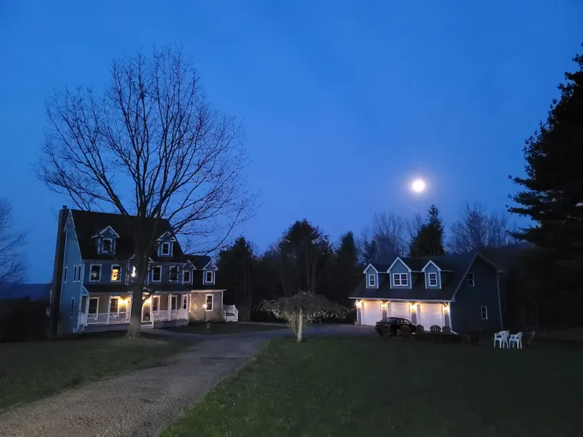 Heywood Manor- Private, peaceful, yet close to town. Make memories here! - Image 1