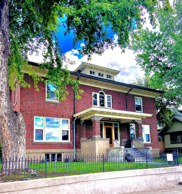 Classic uptown mansion - Image 1