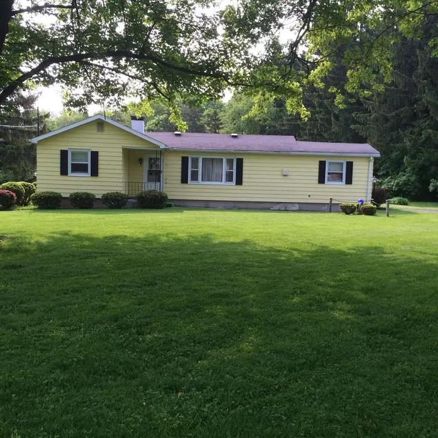 Kürzlich aktualisierte Ranch im Dorf Clifton Springs, NY - Image 1