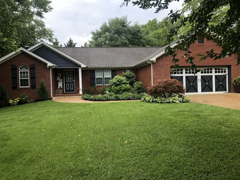 one level brick home with pet friendly fenced back yard , close to Chattanooga - Image 1