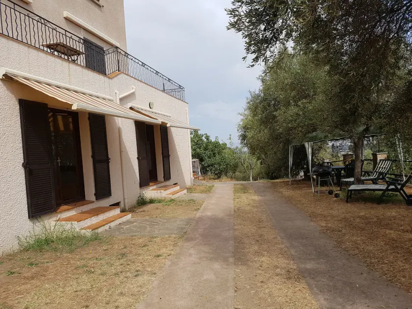 Apartamento en planta baja, vista al mar, propiedad grande y tranquila - Image 1