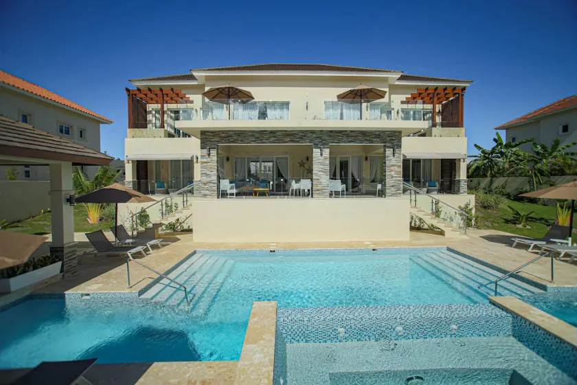 Owner-Rented Contemporary All-Inclusive Tropical Villa - Image 1