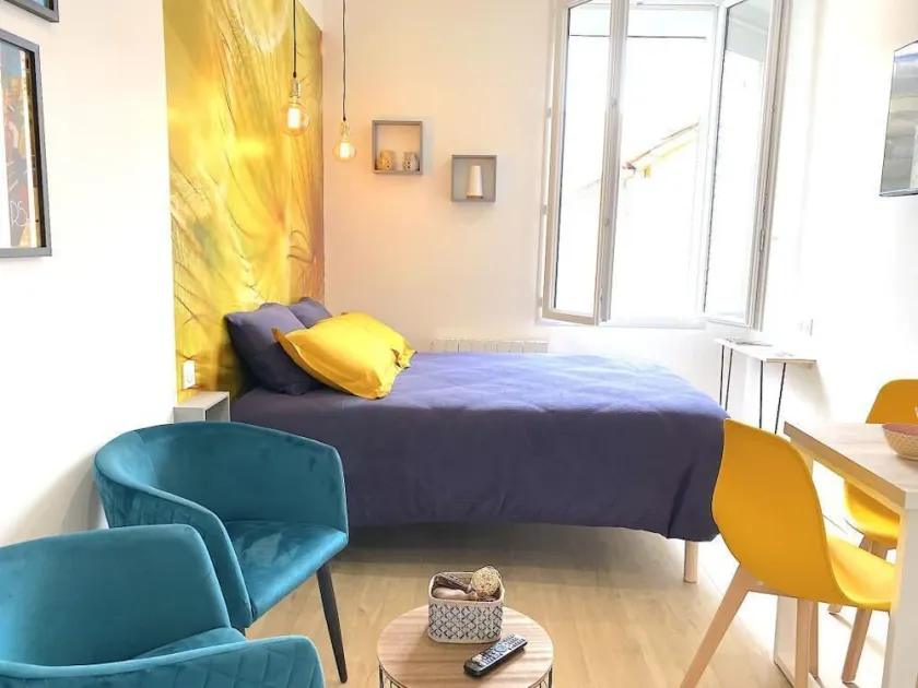 Studio Moderne au Cœur de Rochefort - Vivez L'élégance et le Confort - Image 1