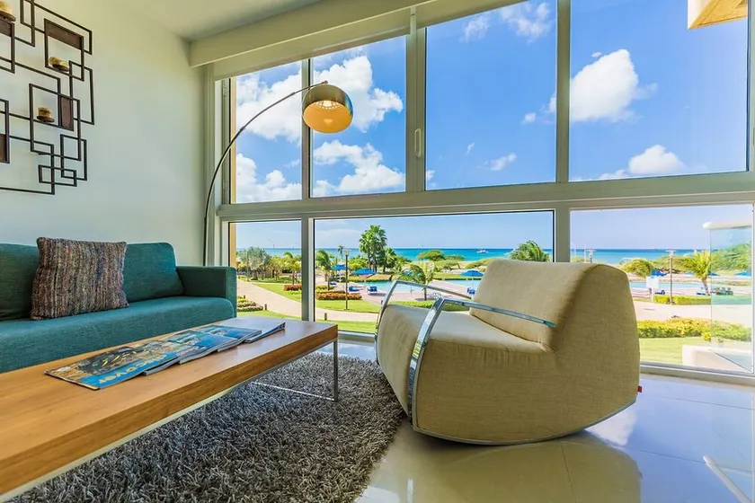License to Chill, Spread Out & Relax - Image 1
