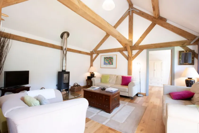 Pickle Cottage Tenterden - modern, airy converted barn, formerly a pig shed! - Image 1