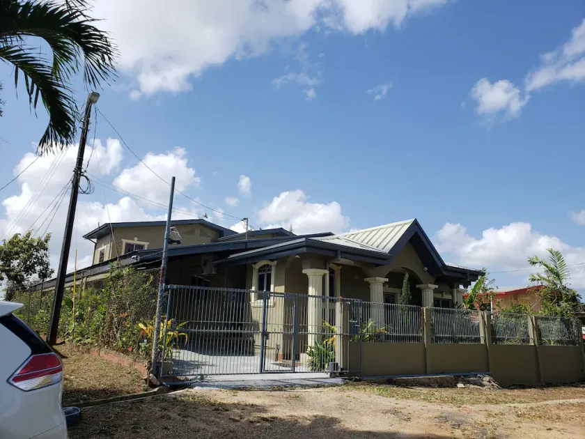 Beautiful 2BR,  parking, 5 mins Aquatic/Cycling/Cricket, 10 mins Point Lisas. - Image 1