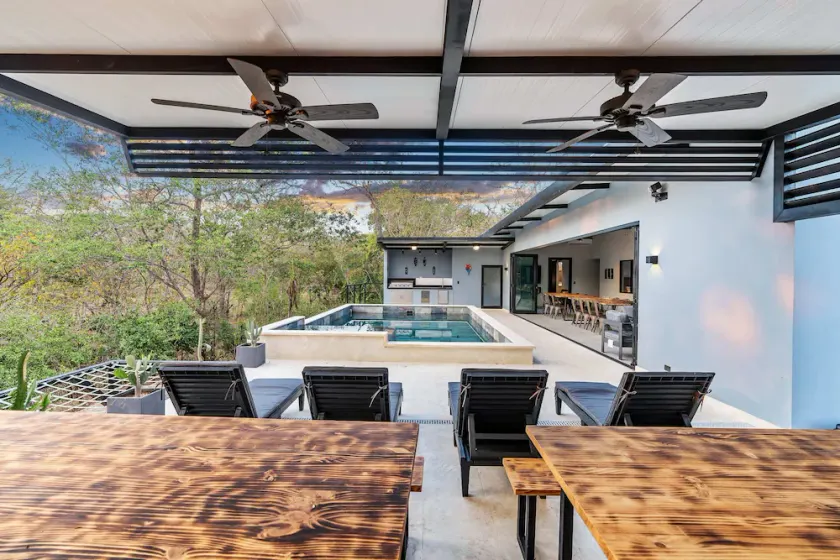 Brand-New 6BD Giant with Private Pool by SPCR - Image 1