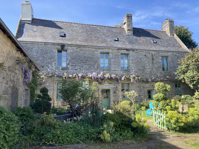 Pretty cottage in a charming fifteenth century south finistere mansion - Image 1