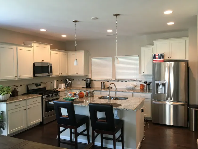 3 rummelige soveværelse-Executive Town House,<br>Brand-New Construction, Duke RTP Area. - Image 1