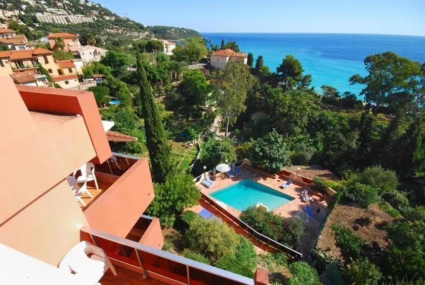 Apartment with 60m2 terrace panoramic sea view beach access - Image 1