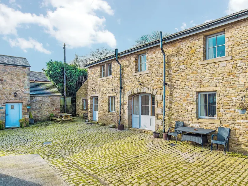 3 bedroom accommodation in Whalley - Image 1