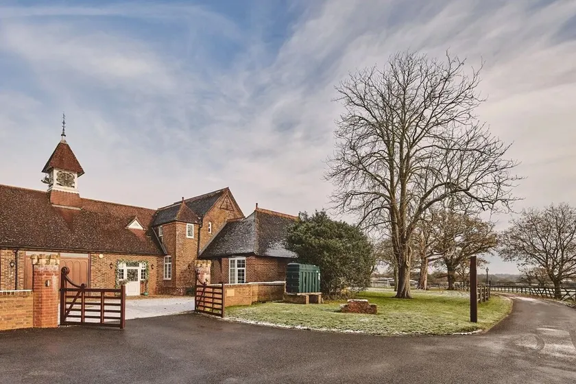 Stunning Coach House in Sussex - Image 1