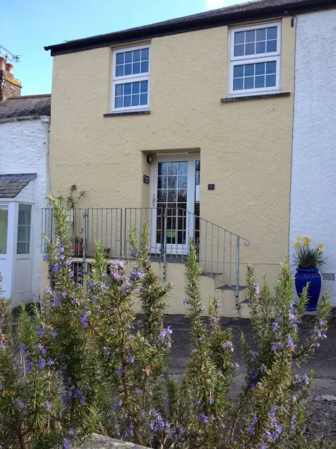 Homely Cottage with Valley Views, Dog Friendly, Parking, Garden and Wifi - Image 1