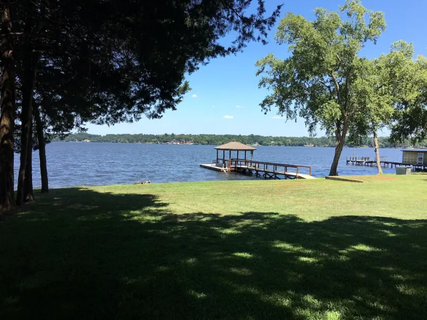 LAKEFRONT Paradise with Boat Dock Sleeps 16+ - Image 1