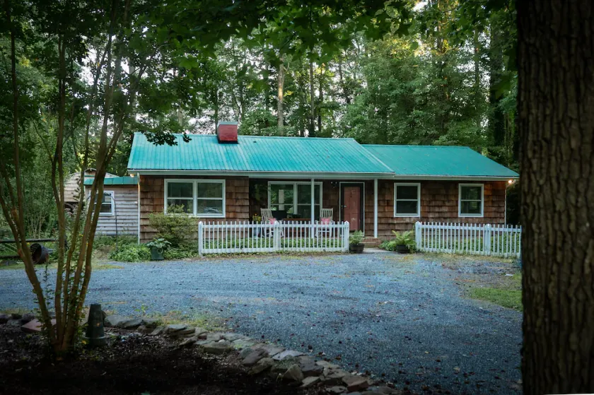Remodel Cottage with Pond on Three Acres - Image 1