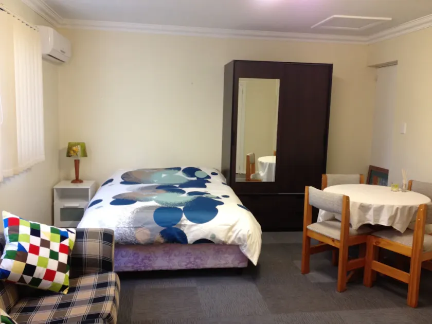 Thornleigh studio apartment, Garden View, Comfort, Tranquill - Image 1