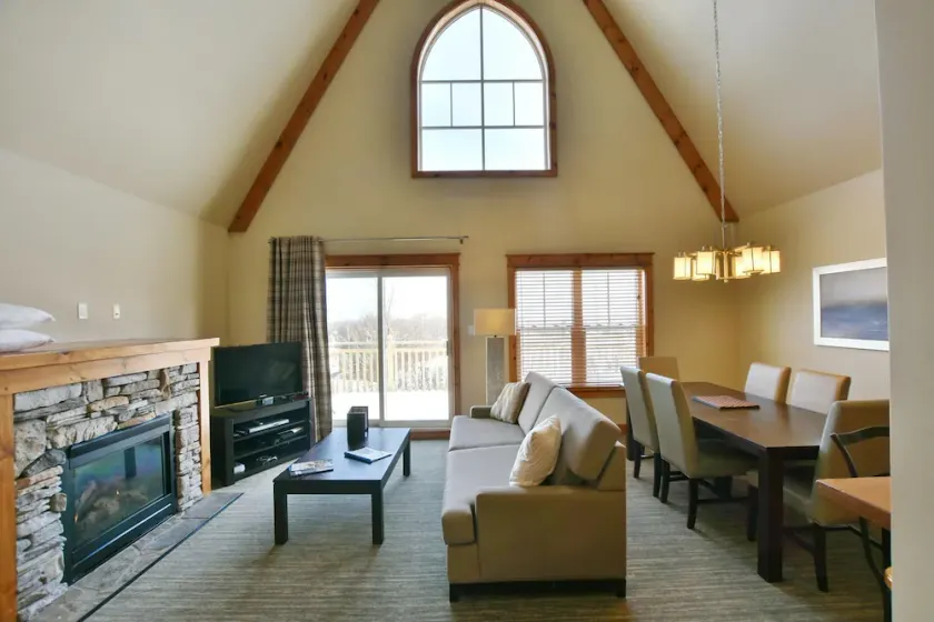 BLUE MOUNTAIN 2 STOREY TOWNHOUSE- STA LICENSE # LCSTR20210000210 - Image 1