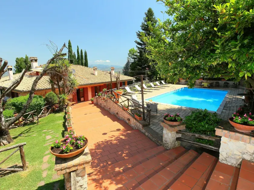 Alleinstehendes Ferienhaus mit  W-LAN, Klimaanlage, Whirlpool, privatem Pool, TV, Innenhof - Image 1