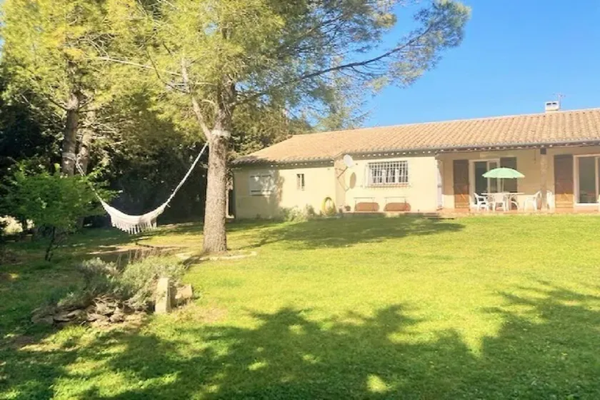 Villa 110m2, 7 pers, Jacuzzi , 3 chambres, terrain clos et arboré 2500m2 - Image 1