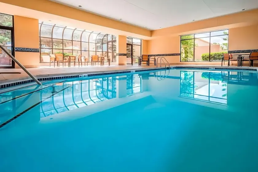 Adventure in Kansas City!  Indoor Pool, Pet Friendly and Free Parking! - Image 1