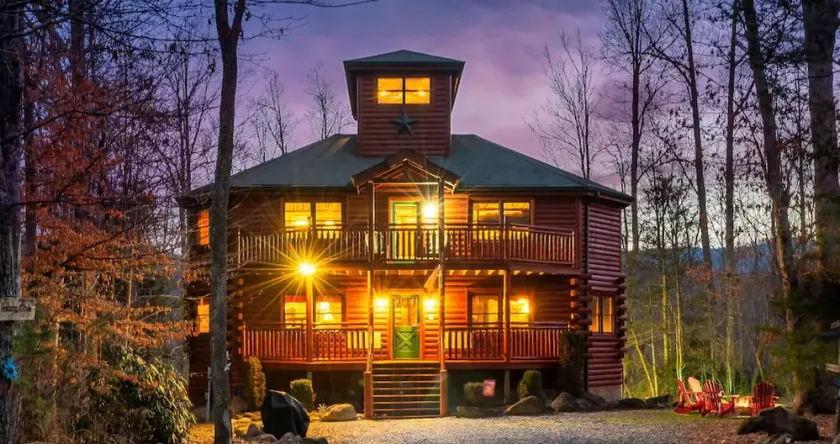 Smoky Mountain Fall Colors Private Pool Hot Tub Theater and Cozy Mountain Escape - Image 1