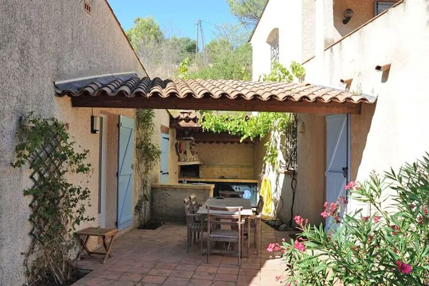 Provencal house with direct access to lake and private pool - Image 1