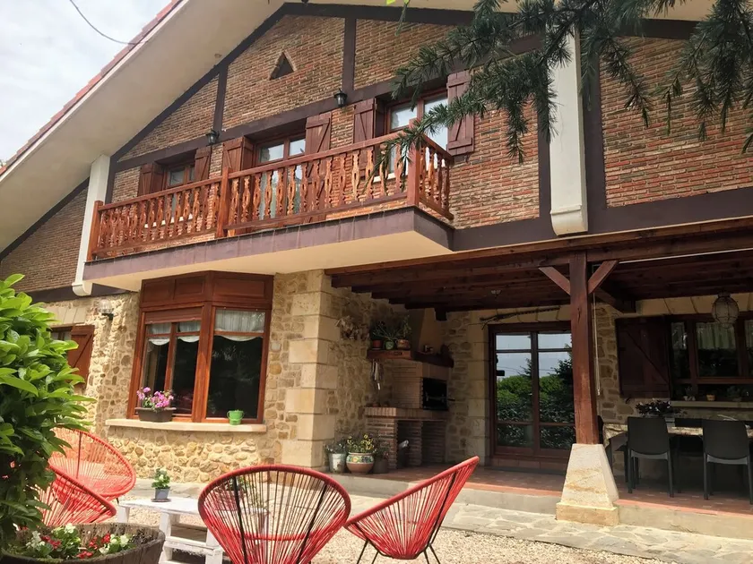 Modernes Bauernhaus im Herzen von Gorbea, ausgezeichnete Lage.<br>Für 8 bis 12 - Image 1