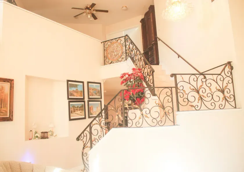 Tranquil 4BR/3BA private house w/ inviting yard perfect for any type of stay - Image 1