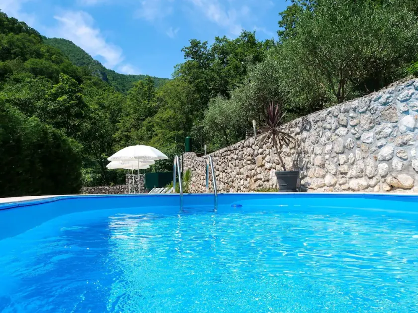 Vacation Home i Rijeka med 1 sovrum som kan rymma 5 - Image 1