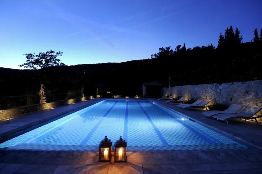 Villa de luxe avec grande piscine dans un endroit fabuleux avec de superbes vues - Image 1