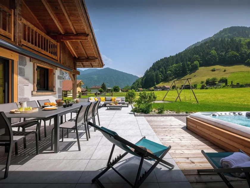 Chalet Julena - OVO Network - Image 1