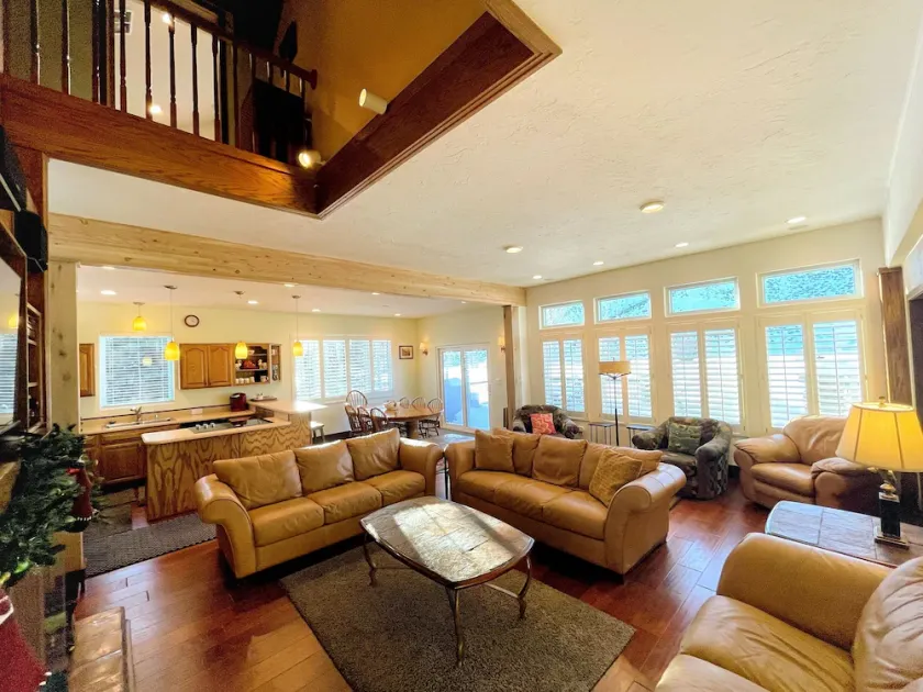 Spacieux bain à remous extérieur donnant sur GOLF COURSE 5BDRM 5BA CLIMATISE! - Image 1