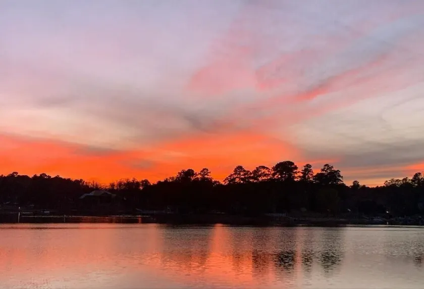 Island Trail's Sunset Cottage on Beautiful Lake Murray - Now with King Size bed! - Image 1