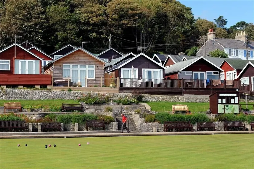 8 BOWLING GREEN CHALETS, romantic, with a garden in Lyme Regis - Image 1