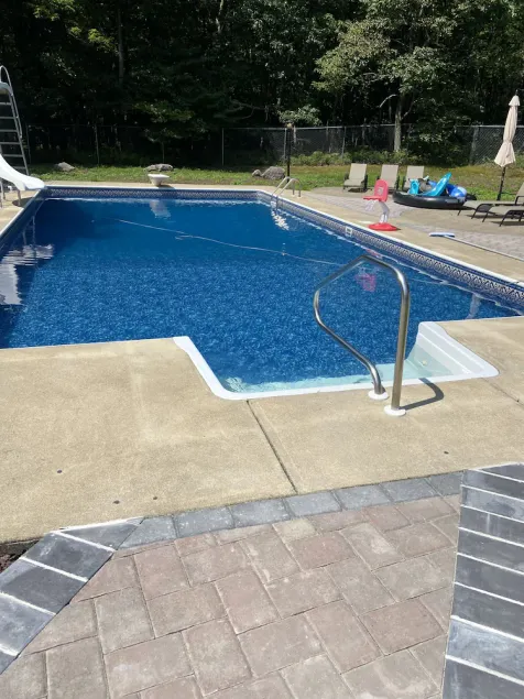 Located near all attractions - Image 1