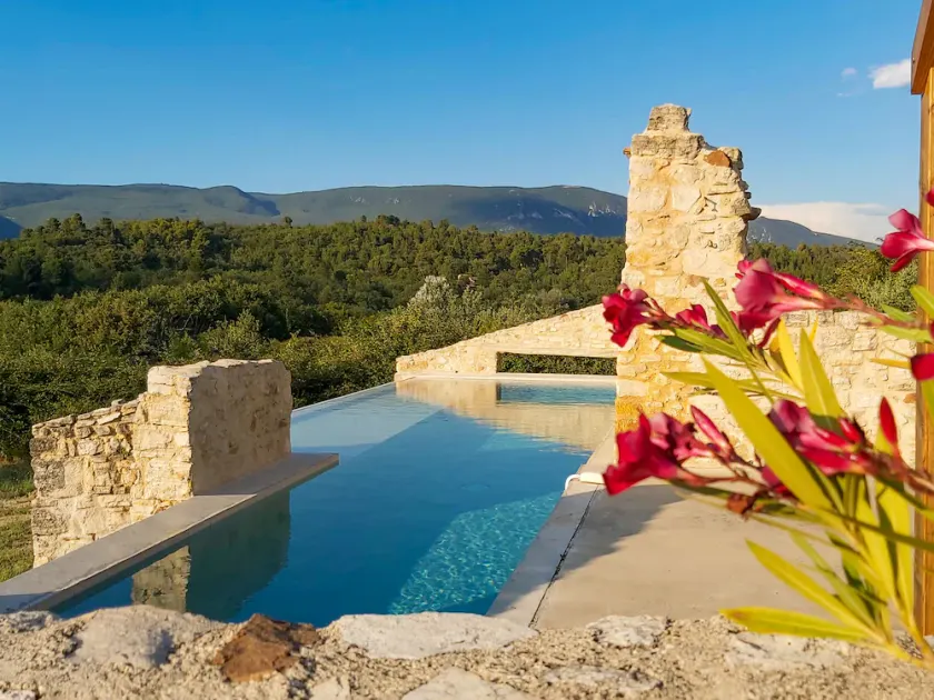 Contemporary 3-bed House With Infinity Pool and Countryside Views - Image 1