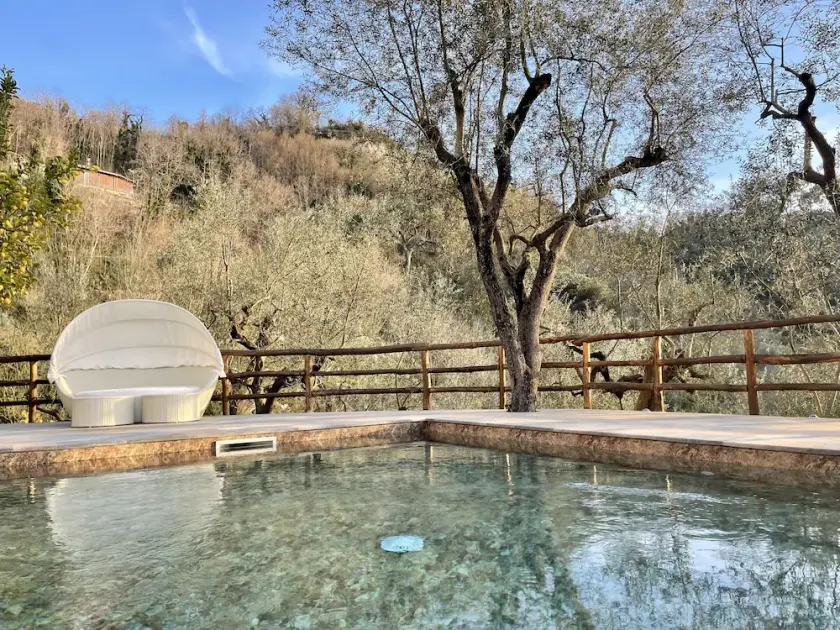 Family villa with pool - Image 1