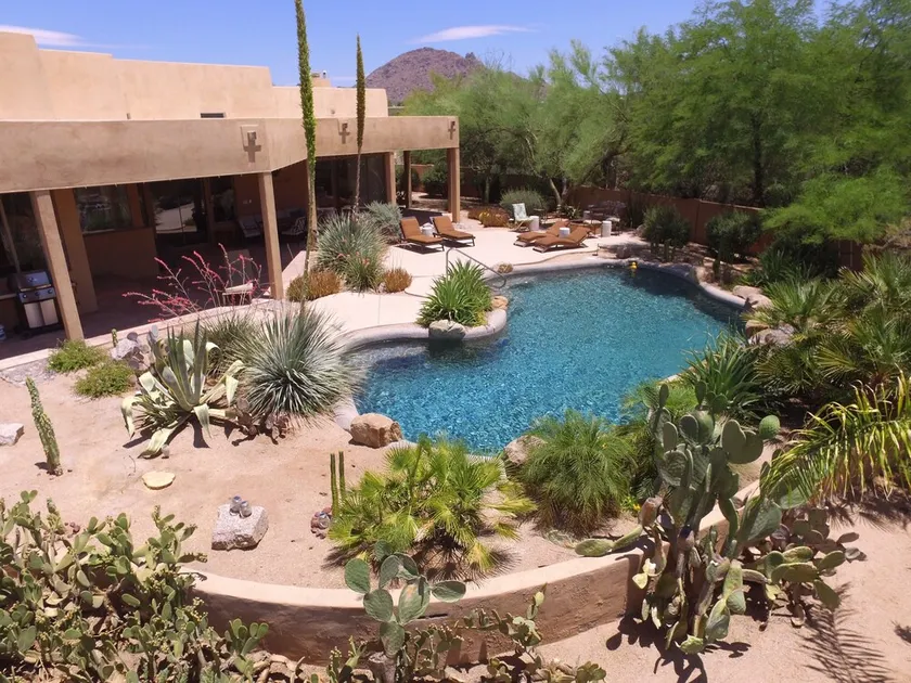 Très privé contemporain Adobe North Scottsdale Oasis, à Golf Central - Image 1