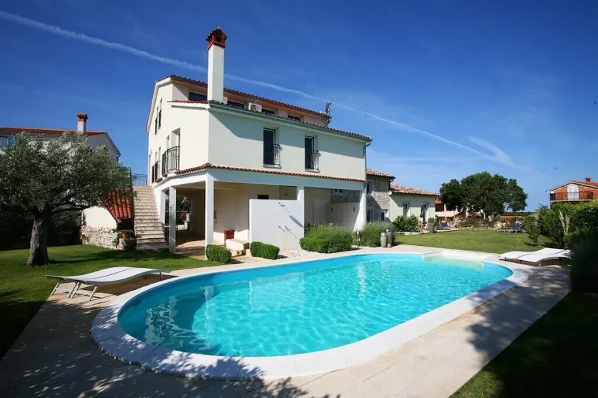 Dream vacation apartment with large heated pool and beautiful garden - Image 1