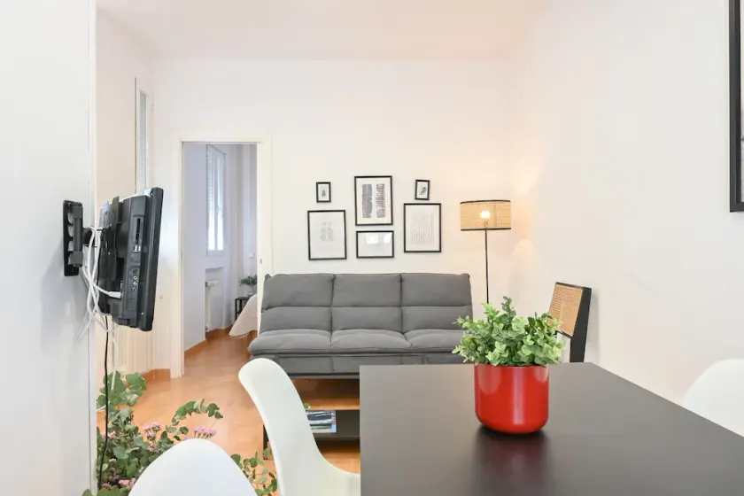 For You Rentals Apartamento TEMPORAL Delicias Madrid Atocha DVA65 - Image 1