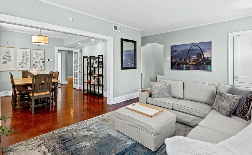 Familjevänligt, helt renoverat 3BR Luxury Home. Centralt beläget i St. Louis - Image 1