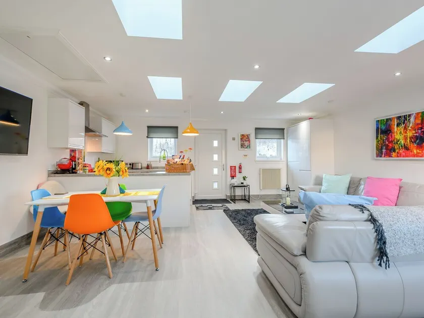 2 bedroom accommodation in Caldercruix, near Airdrie - Image 1