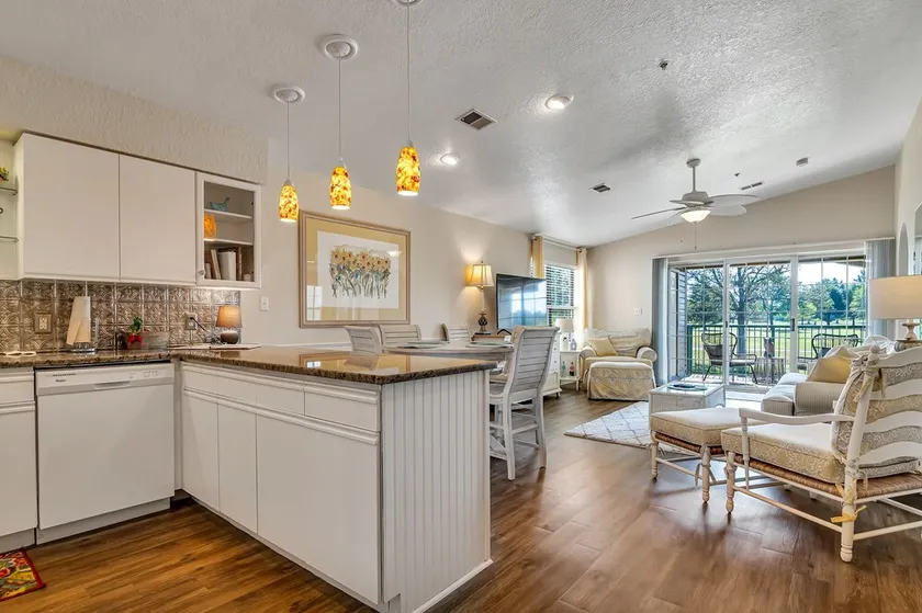 Golden Getaway condo - Image 1