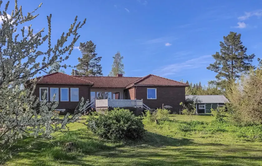 Lovely home in Tranås with lake view - Image 1