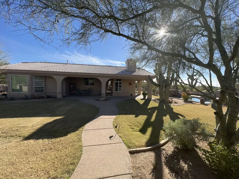Charming guest house near historic downtown cave creek - Image 1