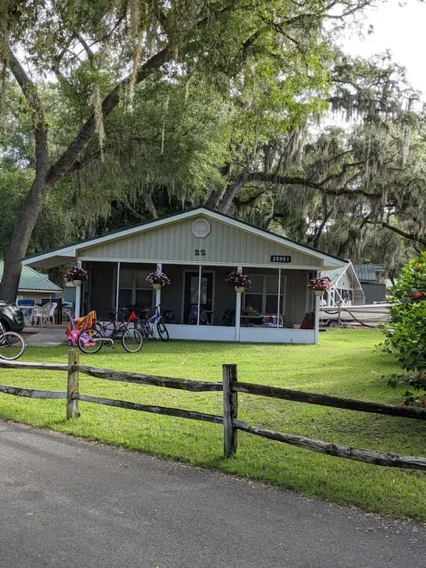 Lake front cottage - Image 1