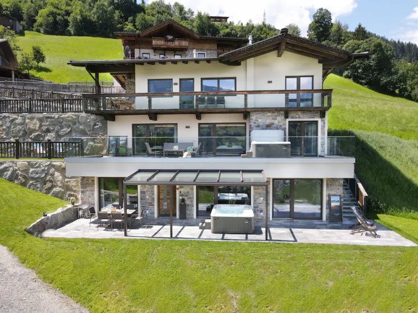 Superior Chalet Berggold - SKI in/SKI out, Sauna-Jacuzzi - by \"wachterhof\" - Image 1