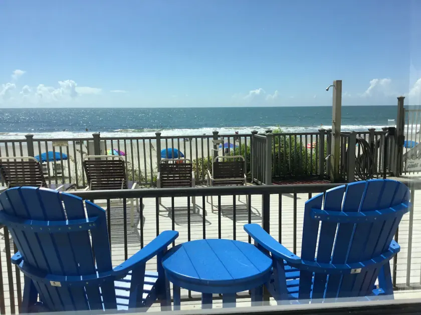 Ground floor Condo - No need for elevators - Steps away to the beach and pool. - Image 1